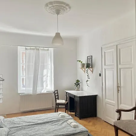 Peaceful On Buda Side Homestay Budapest